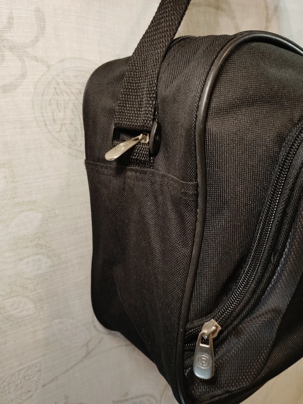 Protégé Black Travel Over Night/ Carry  On Bag With Strap